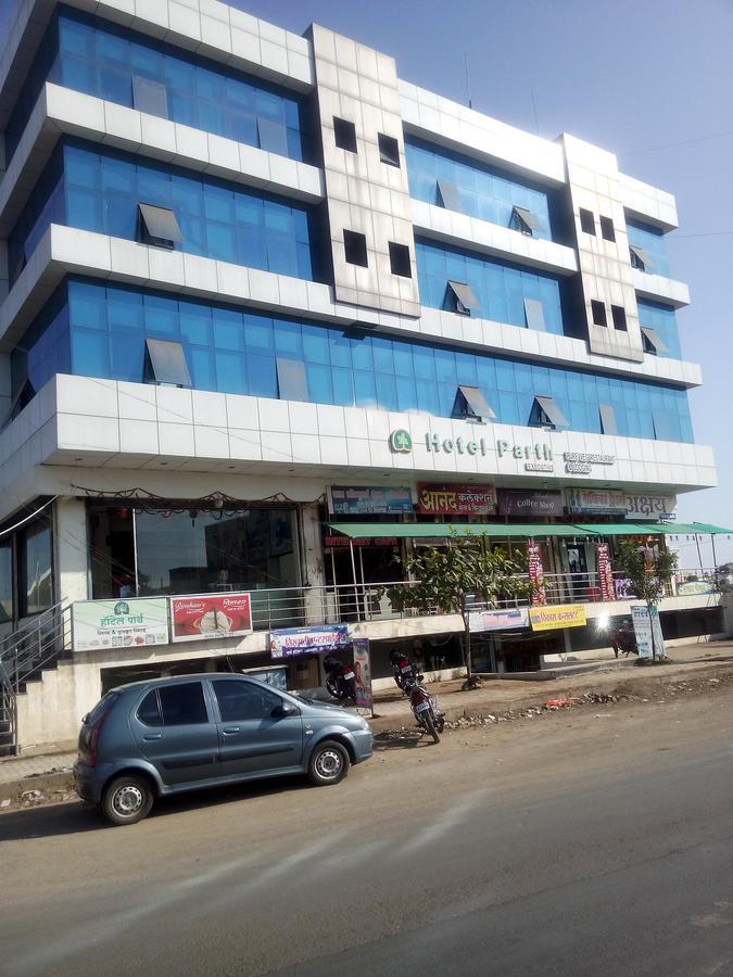 Hotel Parth Executive Lātūr Buitenkant foto
