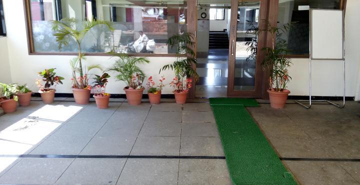 Hotel Parth Executive Lātūr Buitenkant foto