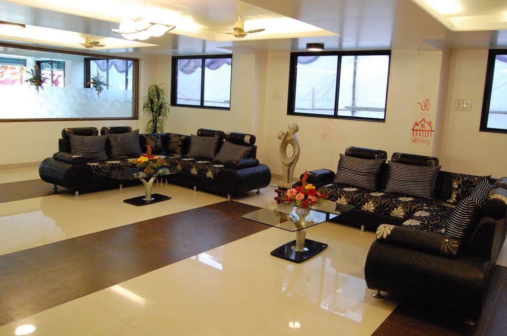 Hotel Parth Executive Lātūr Buitenkant foto