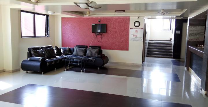 Hotel Parth Executive Lātūr Buitenkant foto